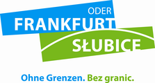 Logo Frankfurtu nad Odrą / Słubic w kolorach niebieskim i zielonym, a za nim stylizowany most miejski. Poniżej: Bez granic. Bez granic.